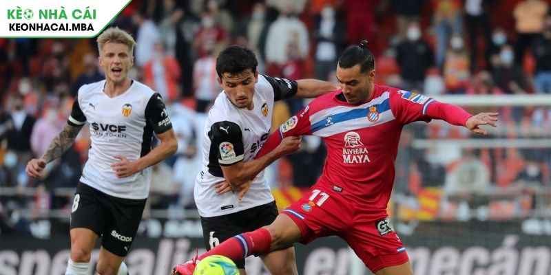 Soi kèo tài xỉu trận Valencia vs Espanyol (00:00 23/04)