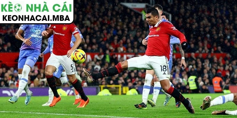 Bournemouth kiên cường, cuộc đua thêm khó lường