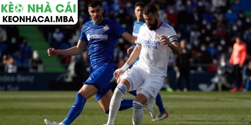 Cơn mưa thẻ phạt và cái kết nghiệt ngã tại Bernabeu